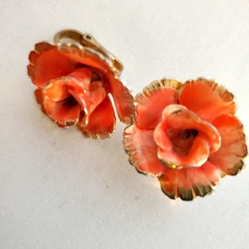 Vintage Giovanni Gold Tone Rose Clip Earrings